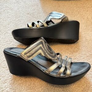 Naot‎ Womens Gray Metallic Wedge T-Strap Sandals